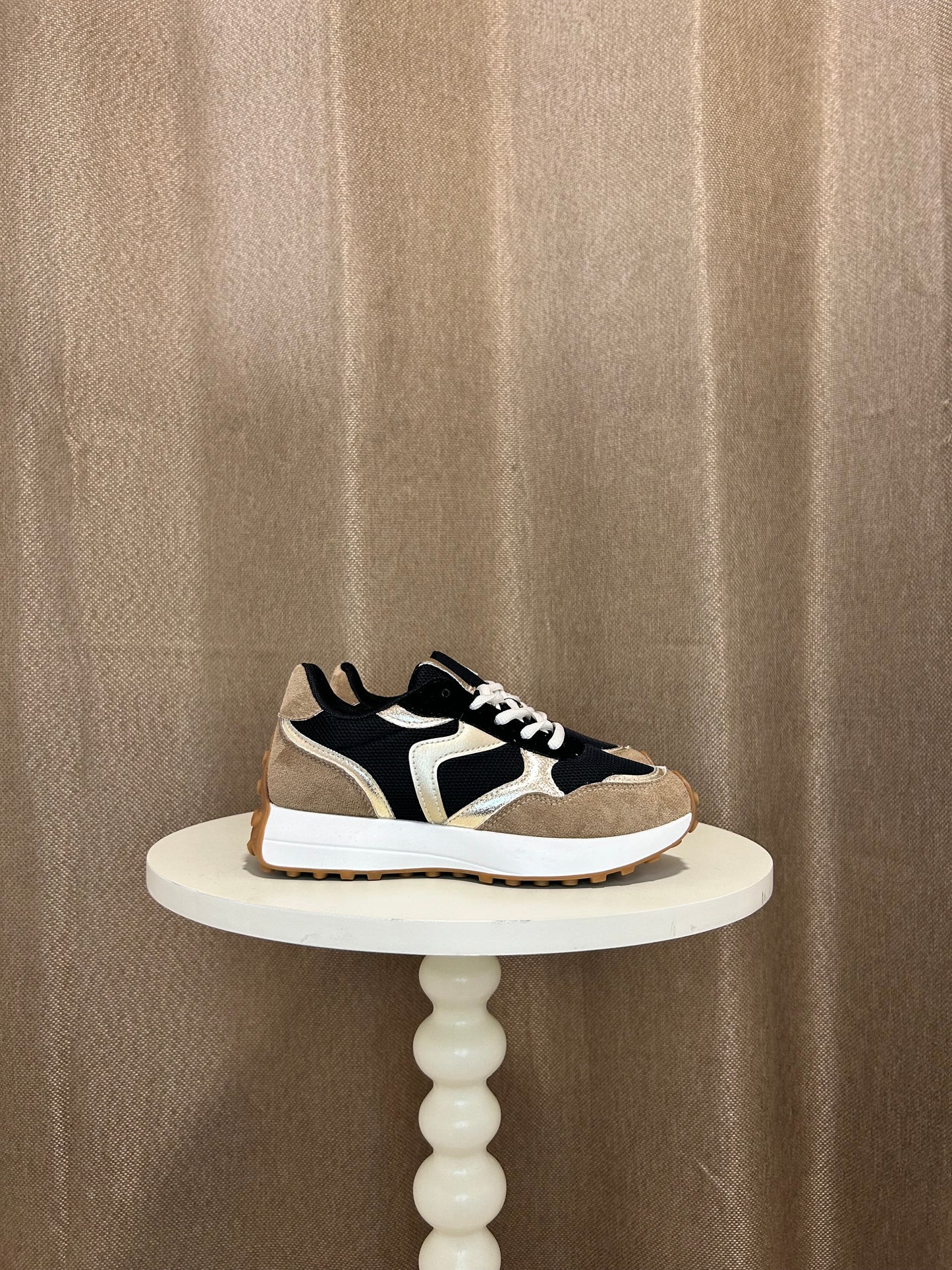 Baskets bicolores noir et beige