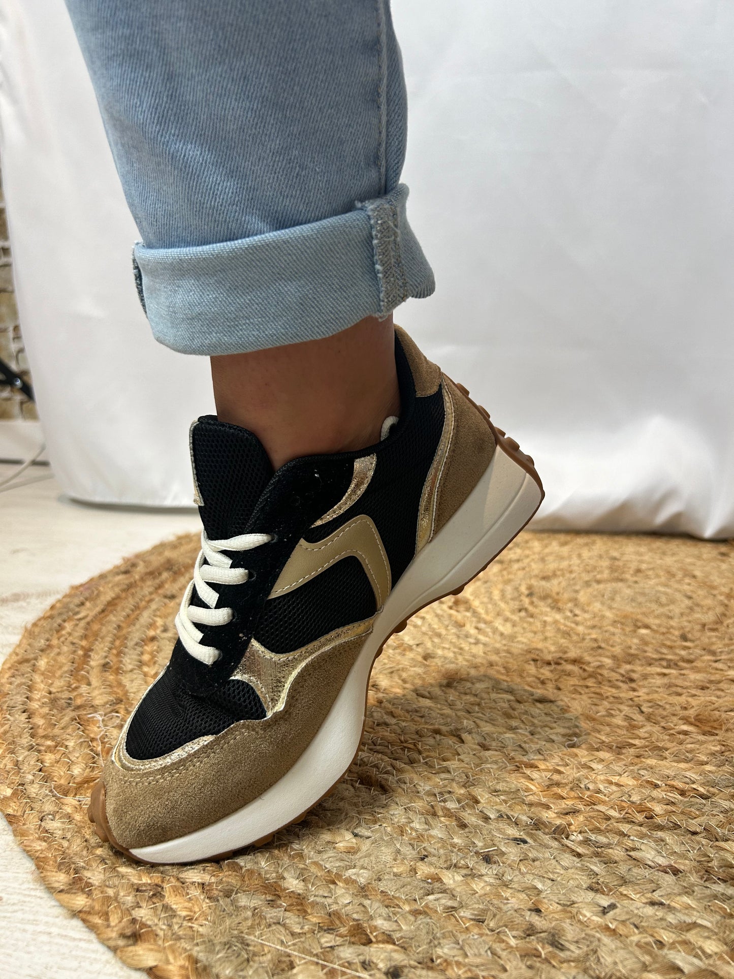 Baskets bicolores noir et beige