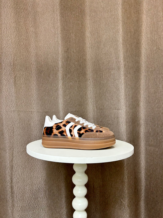Basket leopard à rayures blanches